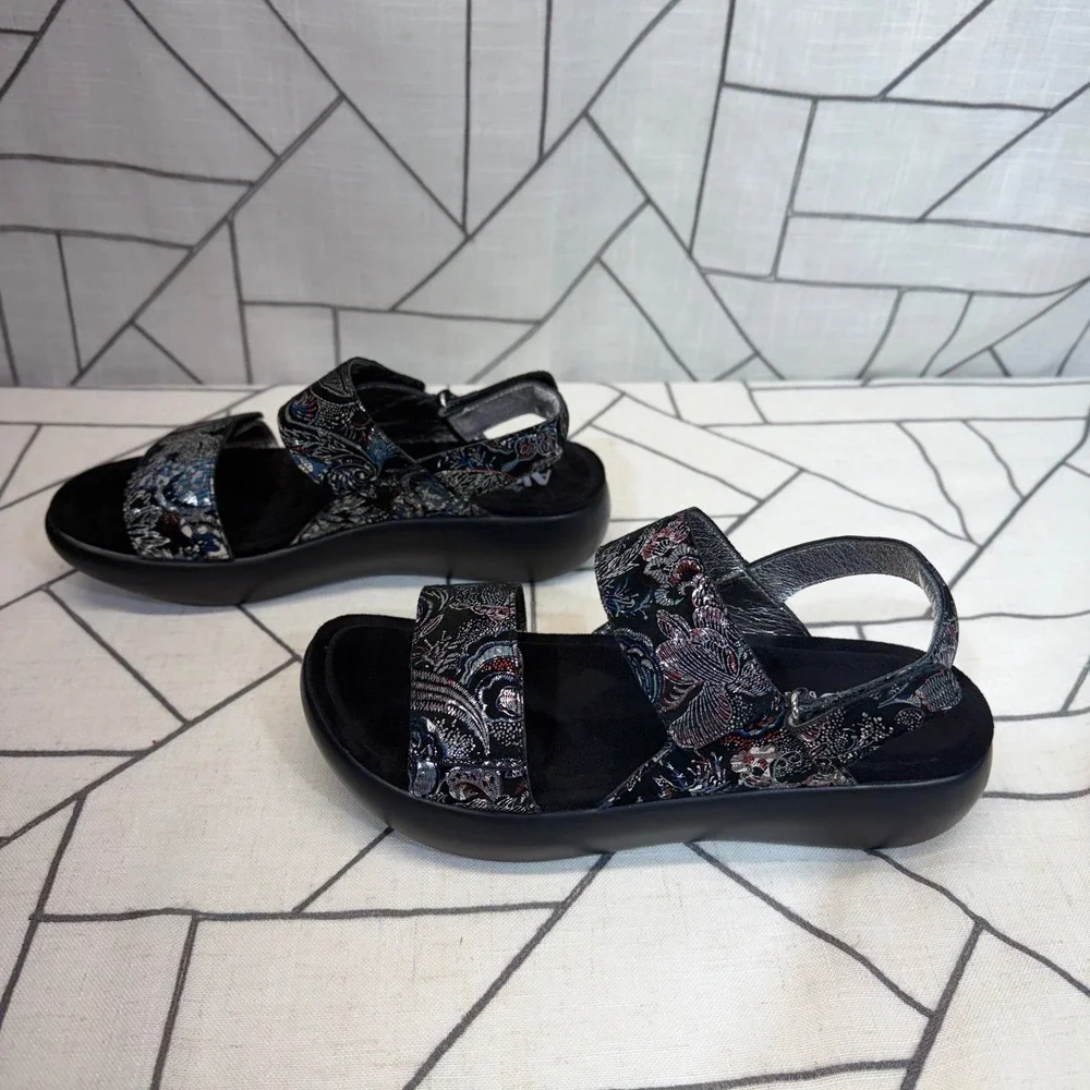 Alegria Platform Sandals Size 38 Black Metallic Paisley Brocade Leather BAI-611